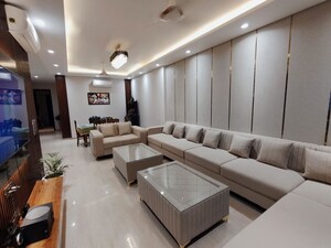 Kitchen in 3 BHK Builder Floor at Dlf City Phase 3 – for Sale