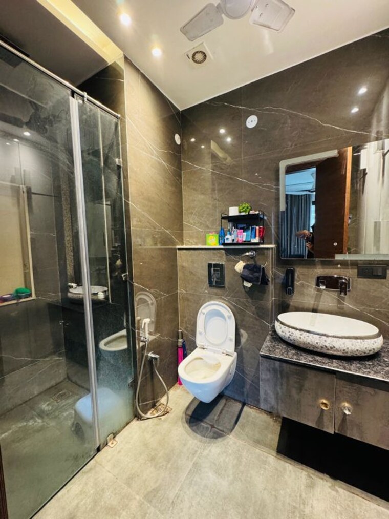 Bathroom, dlf city phase 3 3 Bedroom 1935 Sq.Ft. Builder Floor In Dlf City Phase 3 Gurgaon 10188948