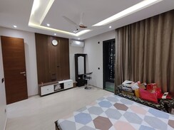 3 BHK + Pooja Room,Servant Room Builder Floor For Sale in DLF City Phase 3