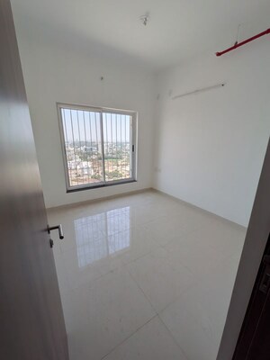 Room in 2 BHK Apartment at Runwal The Central Park, Chinchwad – for Rent
