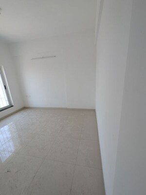 Room in 2 BHK Apartment at Runwal The Central Park, Chinchwad – for Rent
