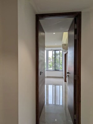 Room in 3.5 BHK Apartment at Mayur Vihar – for Sale