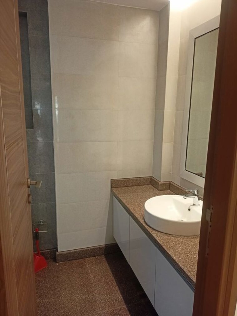 Bathroom, chittaranjan park 3 Bedroom 2200 Sq.Ft. Builder Floor In Chittaranjan Park Delhi 10189002
