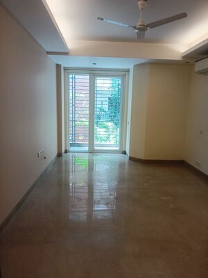 Room in 3 BHK Builder Floor at Chittaranjan Park – for Rent