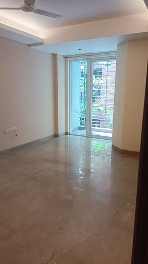 Room in 3 BHK Builder Floor at Chittaranjan Park – for Rent