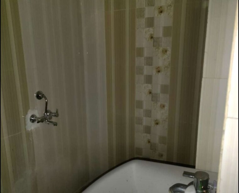 Bathroom, gomti nagar 3 Bedroom 1806 Sq.Ft. Apartment In Gomti Nagar Lucknow 10189024