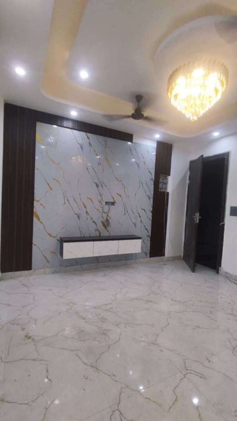 Room, sector 73 3 Bedroom 1300 Sq.Ft. Builder Floor In Sector 73 Noida 10187216