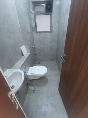 Bathroom in 2.5 BHK Apartment at Sheth Auris Bliss, Malad West – for Rent