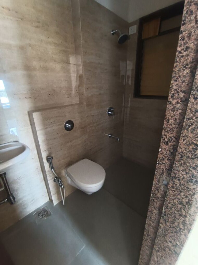 Bathroom, gowda-palash 2 Bedroom 950 Sq.Ft. Apartment In Malad West Mumbai 10189060