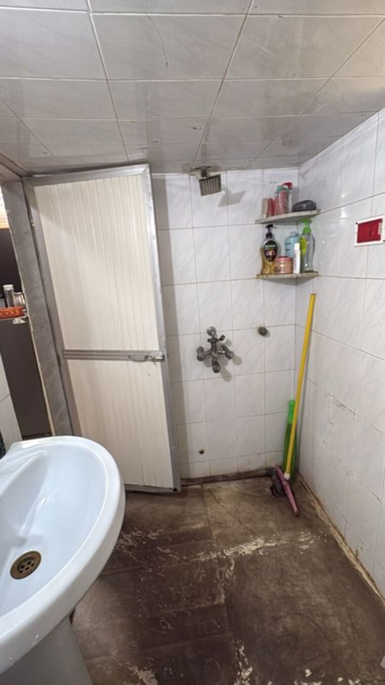 Bathroom, andheri west 1 Bedroom 550 Sq.Ft. Apartment In Andheri West Mumbai 10189065