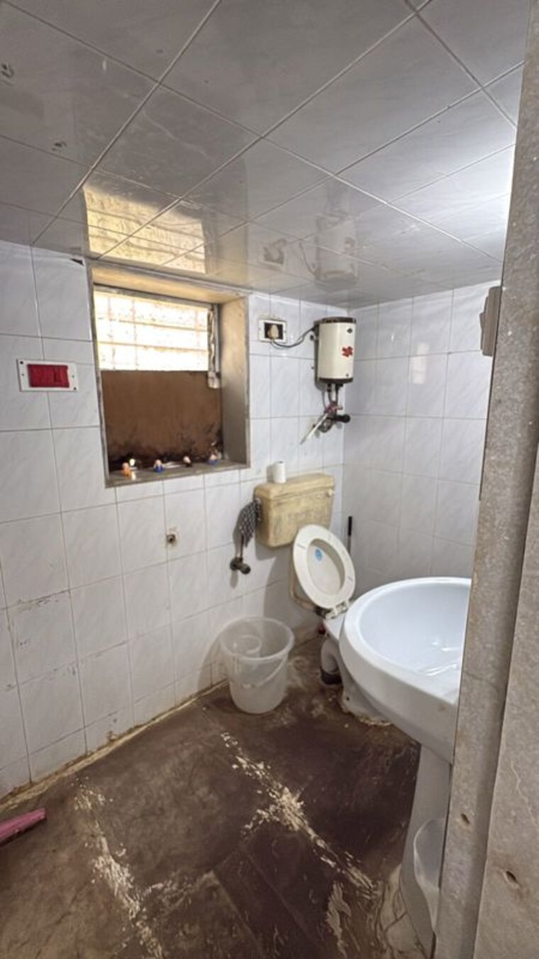 Bathroom, andheri west 1 Bedroom 550 Sq.Ft. Apartment In Andheri West Mumbai 10189065