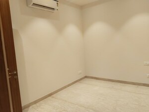 Room in 4 BHK Builder Floor at Greater Kailash ii – for Rent