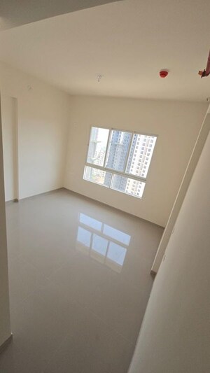 Room in 2 BHK Apartment at Puranik Abitante, Bavdhan – for Rent