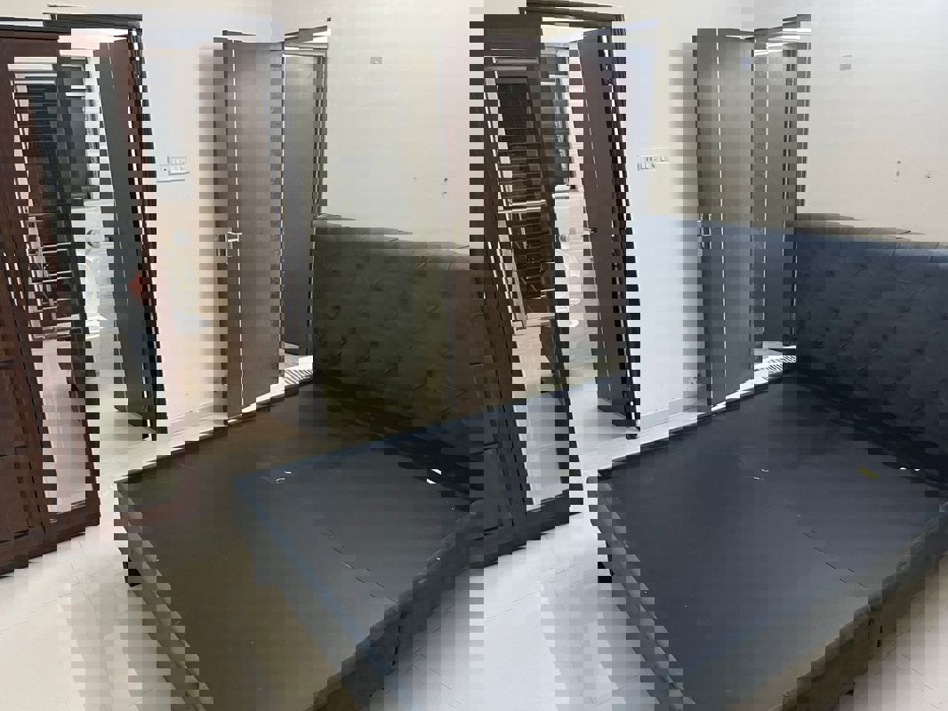 2 BHK 670 Sq.Ft. Apartment in Neptune CHS Andheri West