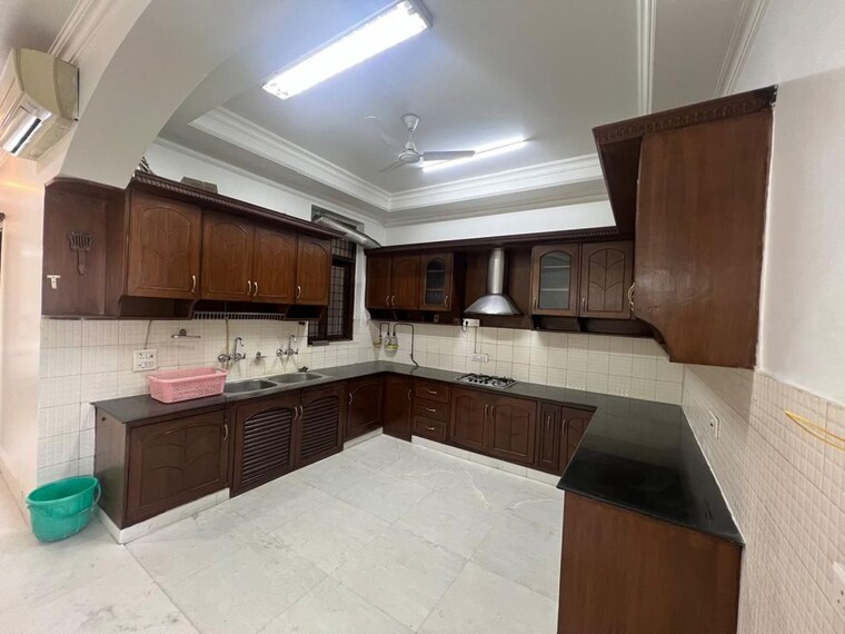 Kitchen, chittaranjan park 3 Bedroom 250 Sq.Yd. Builder Floor In Chittaranjan Park Delhi 10189127
