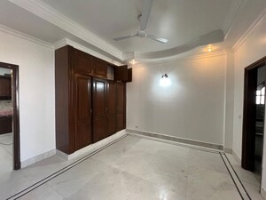 Room in 3 BHK Builder Floor at Chittaranjan Park – for Rent