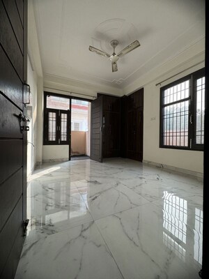 Room in 1 BHK Apartment at Chattarpur – for Rent