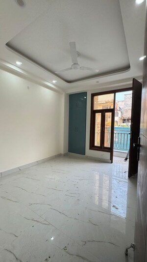 Room in 2 BHK Builder Floor at Palm Residency Chhatarpur, Chattarpur – for Rent