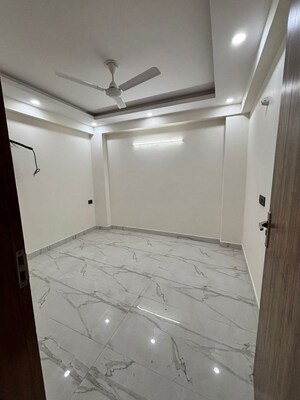 Bathroom in 3 BHK Builder Floor at Palm Residency Chhatarpur, Chattarpur – for Rent