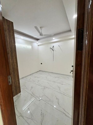 Bathroom in 3 BHK Builder Floor at Palm Residency Chhatarpur, Chattarpur – for Rent
