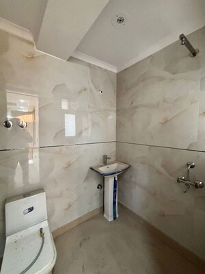 Bathroom in 3 BHK Builder Floor at Palm Residency Chhatarpur, Chattarpur – for Rent