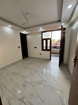 Room in 3 BHK Builder Floor at Palm Residency Chhatarpur, Chattarpur – for Rent