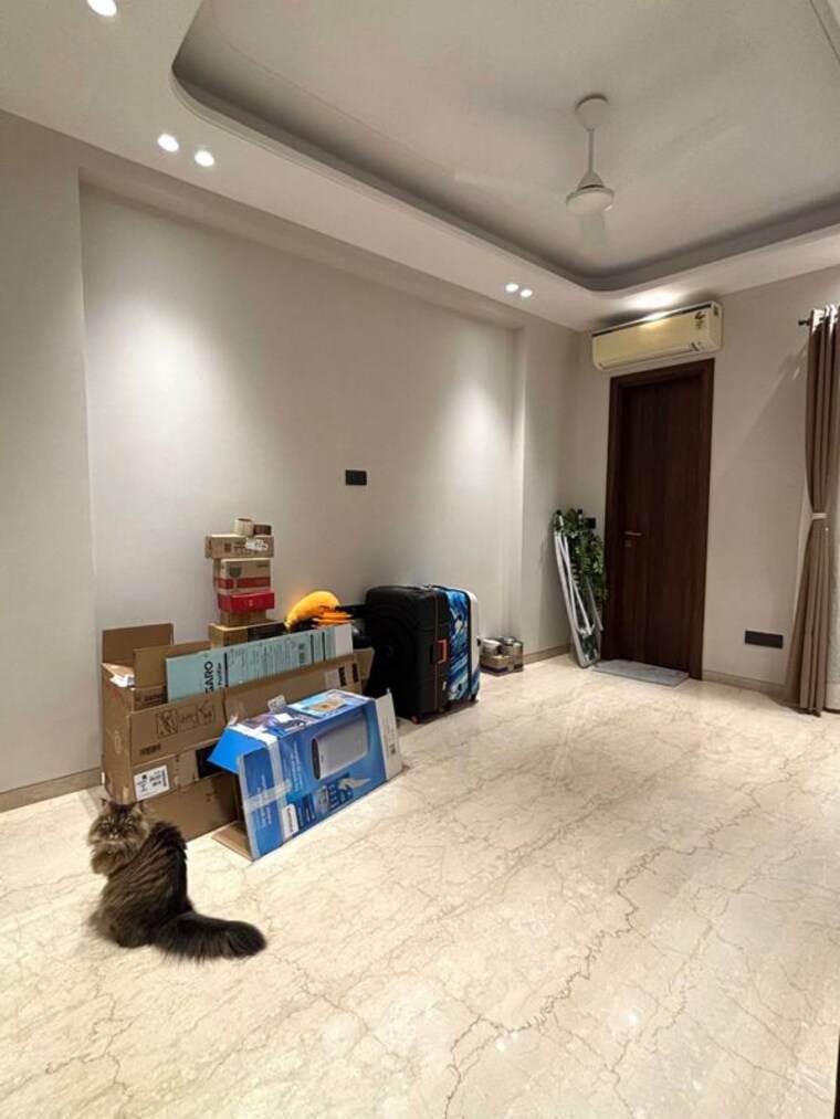  Parking, safdarjung enclave 3 Bedroom 150 Sq.Yd. Builder Floor In Safdarjung Enclave Delhi 10189140