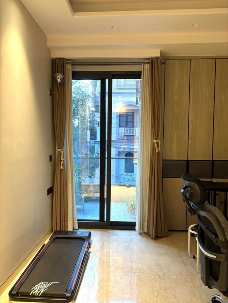 Room, safdarjung enclave 3 Bedroom 150 Sq.Yd. Builder Floor In Safdarjung Enclave Delhi 10189140