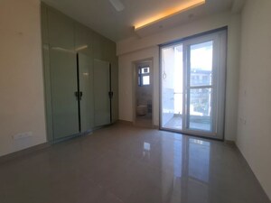 Room in 2 BHK Apartment at Suncity Avenue 76, Sector 76 – for Sale