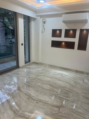 Room in 3 BHK Builder Floor at Greater Kailash I – for Rent