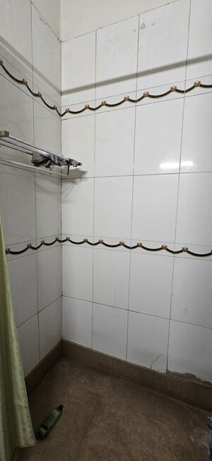 Furnished Amenities in 3 BHK Apartment at Panchsheel Enclave – for Rent