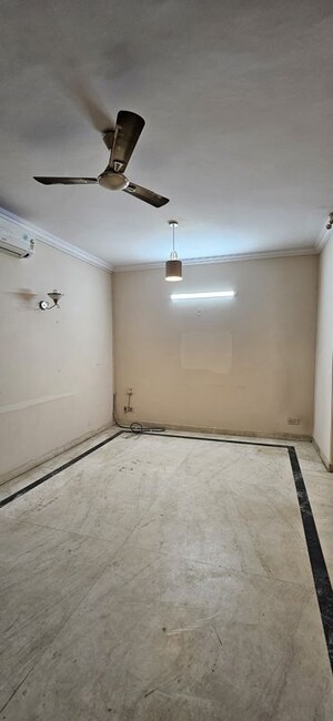 Room in 3 BHK Apartment at Panchsheel Enclave – for Rent