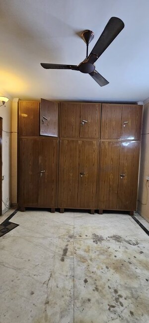 Furnished Amenities in 3 BHK Apartment at Panchsheel Enclave – for Rent