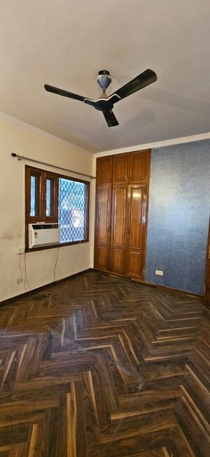 Room in 3 BHK Apartment at Panchsheel Enclave – for Rent