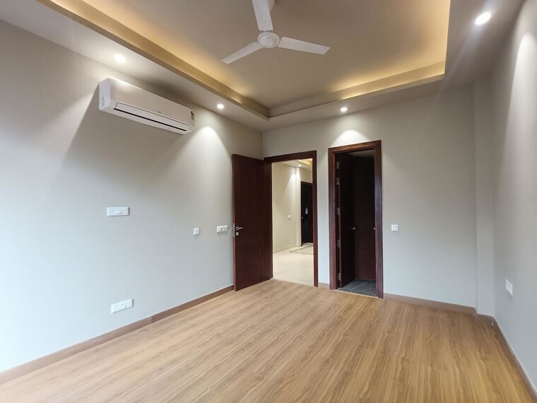 Room, greater kailash i 3 Bedroom 208 Sq.Yd. Builder Floor In Greater Kailash I Delhi 10189171