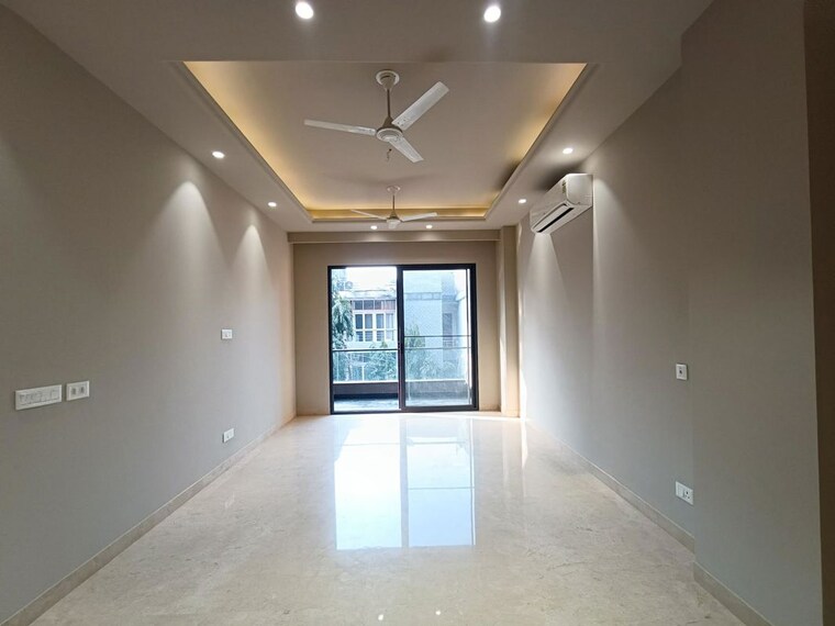 Room, greater kailash i 3 Bedroom 208 Sq.Yd. Builder Floor In Greater Kailash I Delhi 10189171