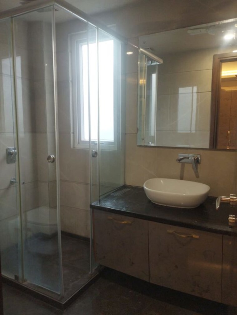 Bathroom, greater kailash i 3 Bedroom 208 Sq.Yd. Builder Floor In Greater Kailash I Delhi 10189173