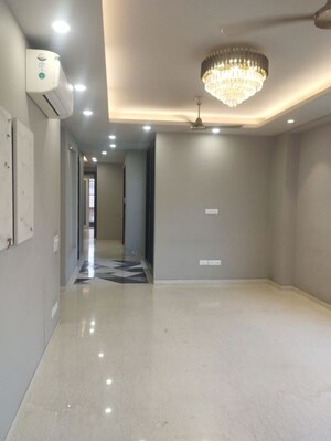 Room in 3 BHK Builder Floor at Greater Kailash I – for Rent