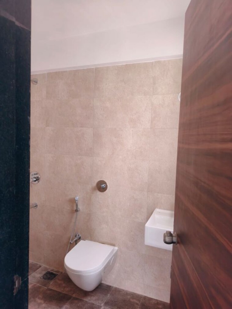 Bathroom, wadgaon sheri 2 Bedroom 880 Sq.Ft. Apartment In Wadgaon Sheri Pune 10189189