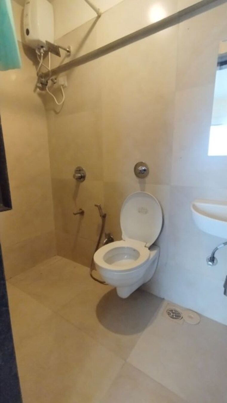 Bathroom, conwood-astoria 1 Bedroom 600 Sq.Ft. Apartment In Goregaon East Mumbai 10189196