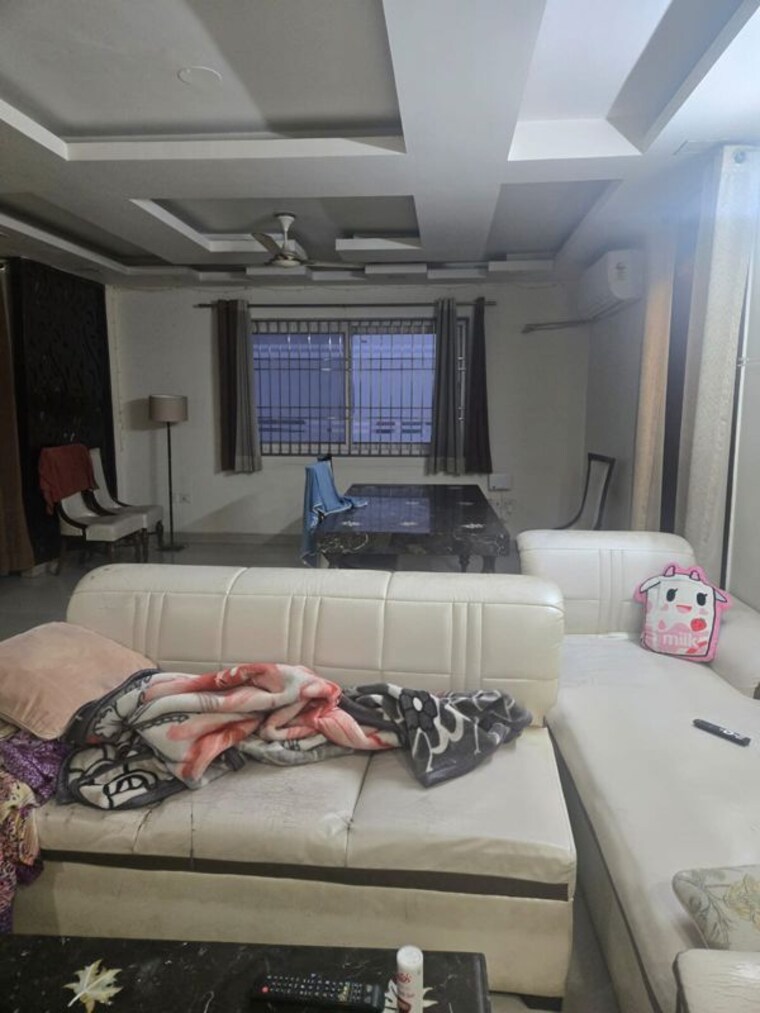 Living Room, new colony 3 Bedroom 180 Sq.Yd. Builder Floor In New Colony Gurgaon 10189202