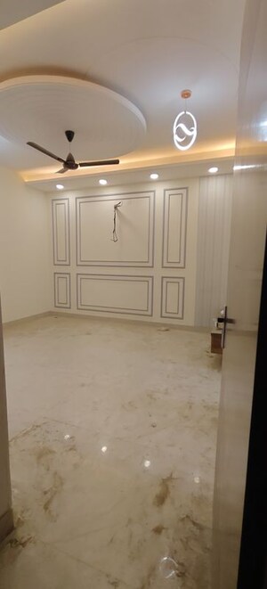 Room in 3 BHK Builder Floor at RPS Palm Drive, Sector 88 – for Rent