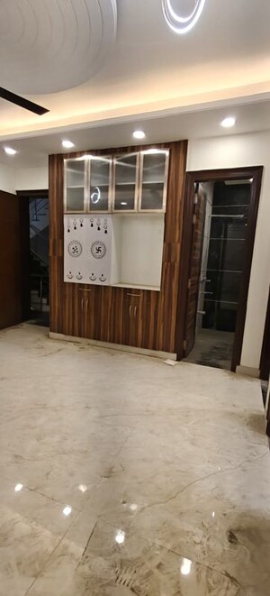 Room in 3 BHK Builder Floor at RPS Palm Drive, Sector 88 – for Rent