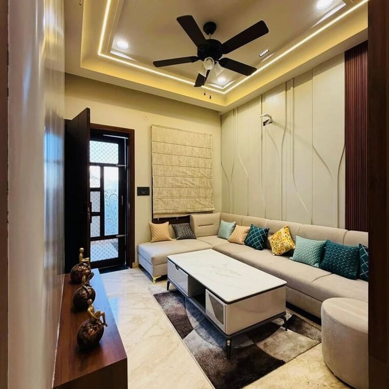 Living Room, ashok vihar 6+ Bedroom 200 Sq.Yd. Independent House In Ashok Vihar Delhi 10189215