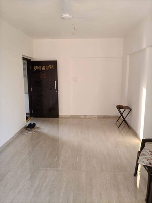 Room in 2 BHK Apartment at Elegance Apartment, Versova – for Rent