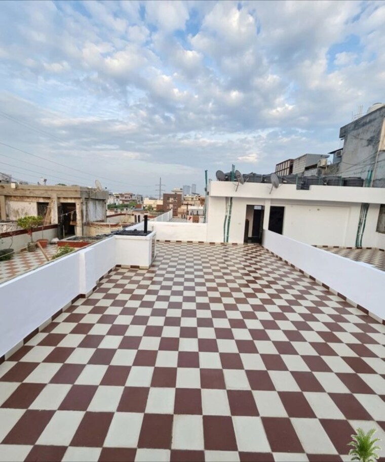 Terrace, shakti khand 2 3 Bedroom 1400 Sq.Ft. Builder Floor In Shakti Khand 2 Ghaziabad 10189218