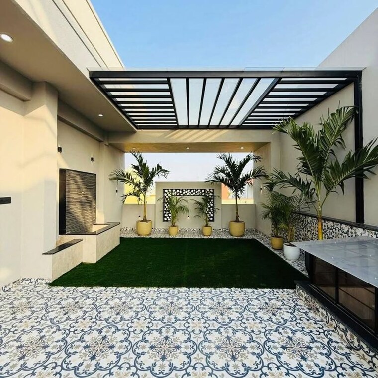 Terrace, civil lines 6+ Bedroom 500 Sq.Yd. Villa In Civil Lines Delhi 10189221