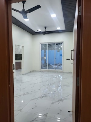Room in 2 BHK Apartment at Kalpataru Immensa, Kolshet Road – for Rent