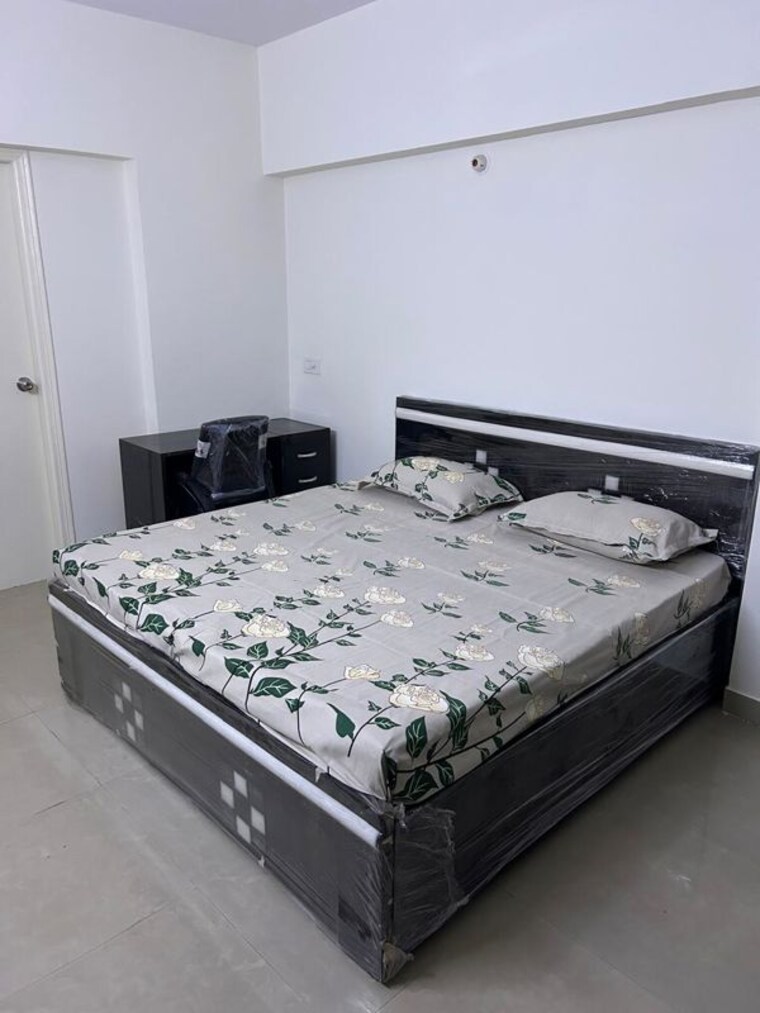 Bedroom, mahagun-moderne 3 Bedroom 1550 Sq.Ft. Apartment In Sector 78 Noida 10189279