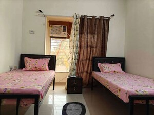  Pg For Rent in Kandivali East